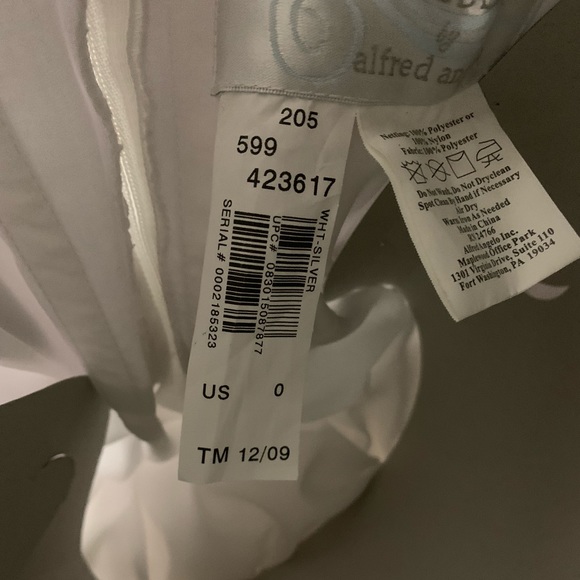 Wedding dress. Size 0. Disney collection by Alfred Angelo. Cinderella style. - Picture 3 of 16